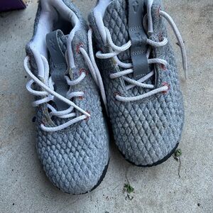 Boys basketball shoes